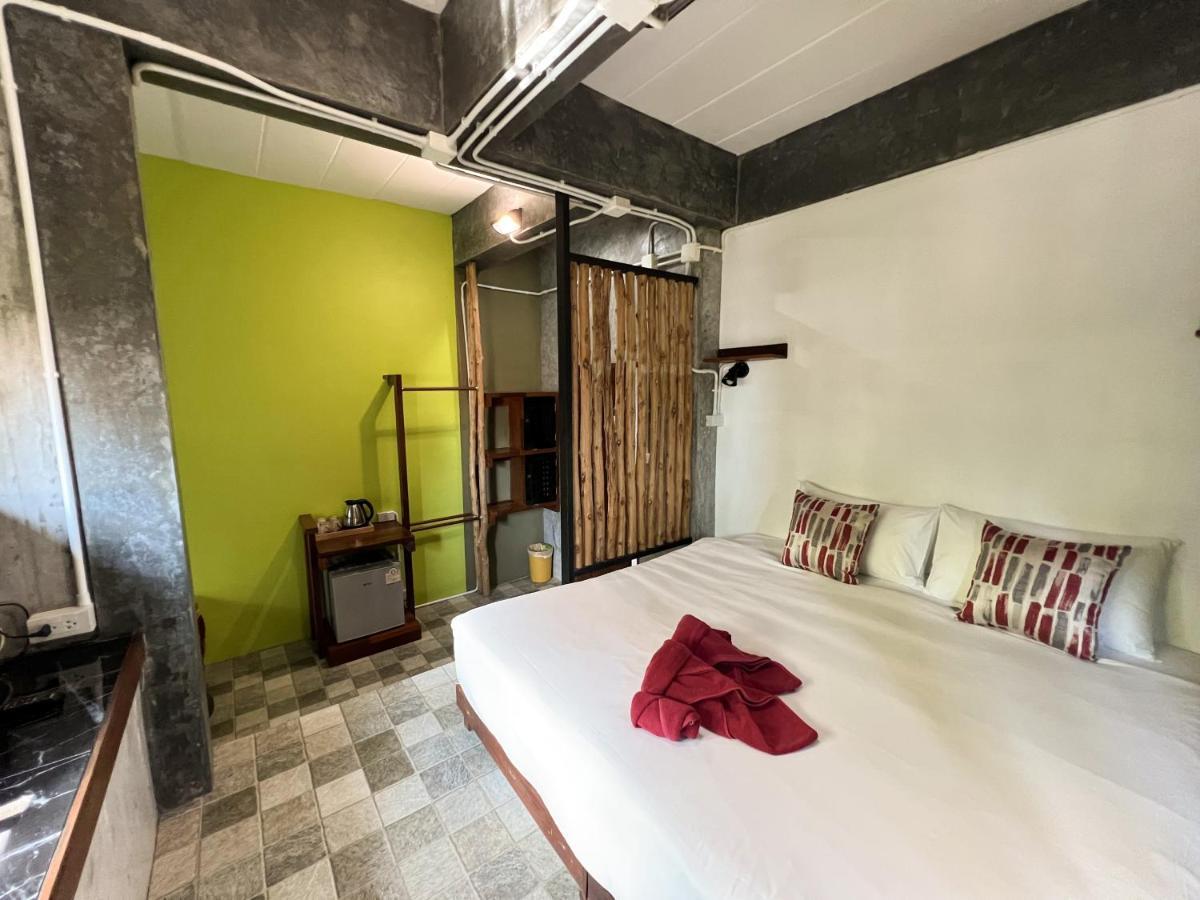 อ่าวนางเธิร์ดเพลส Bed & Breakfast Ao Nang ภายนอก รูปภาพ