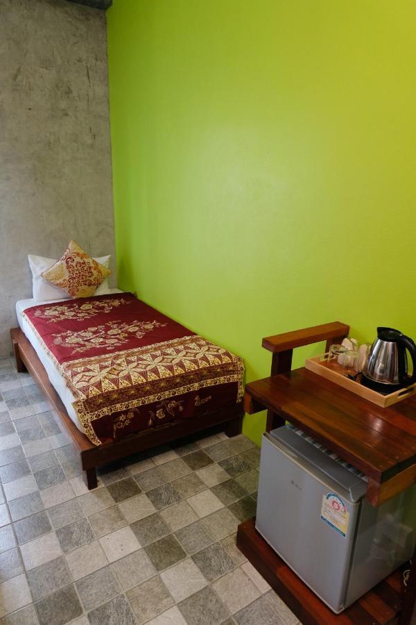 อ่าวนางเธิร์ดเพลส Bed & Breakfast Ao Nang ภายนอก รูปภาพ